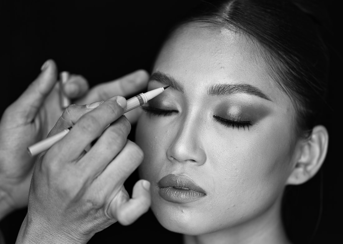 Behind the scenes of a beauty shoot (temporary comp)